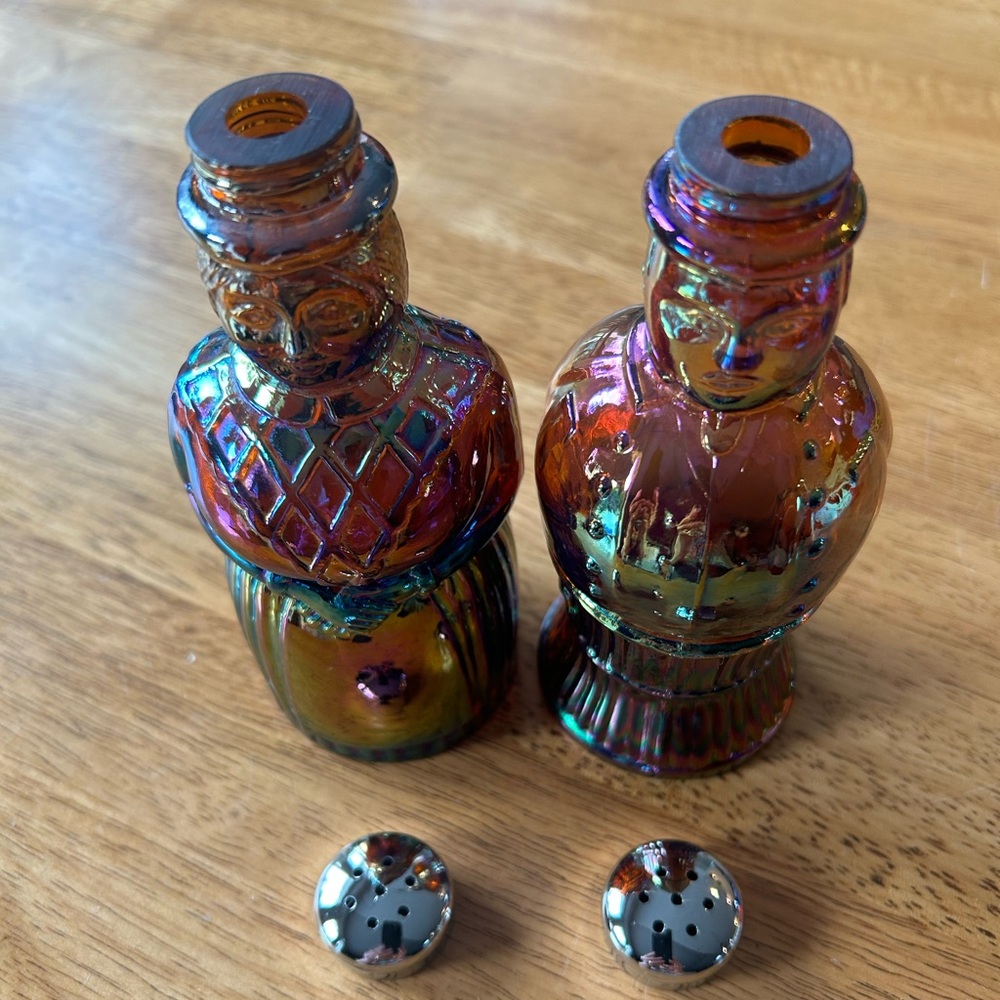 Vintage Carnival Glass Salt & Pepper Shakers - Picture 9 of 10